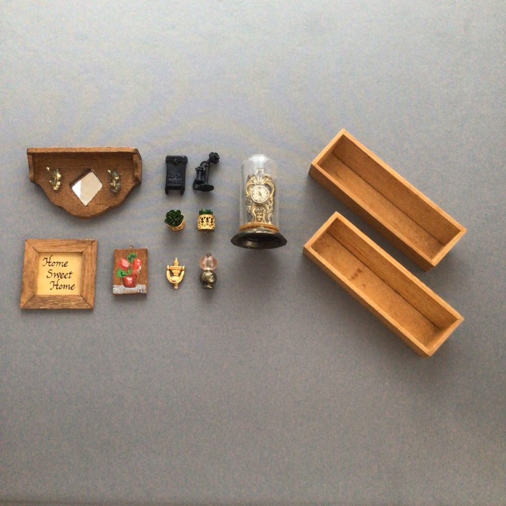Dollhouse 1:12 scale Wood and Metal Decor Accessories (12 pieces), great cond.